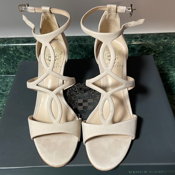 Woman's size 6 sandals - Picture 2 of 5